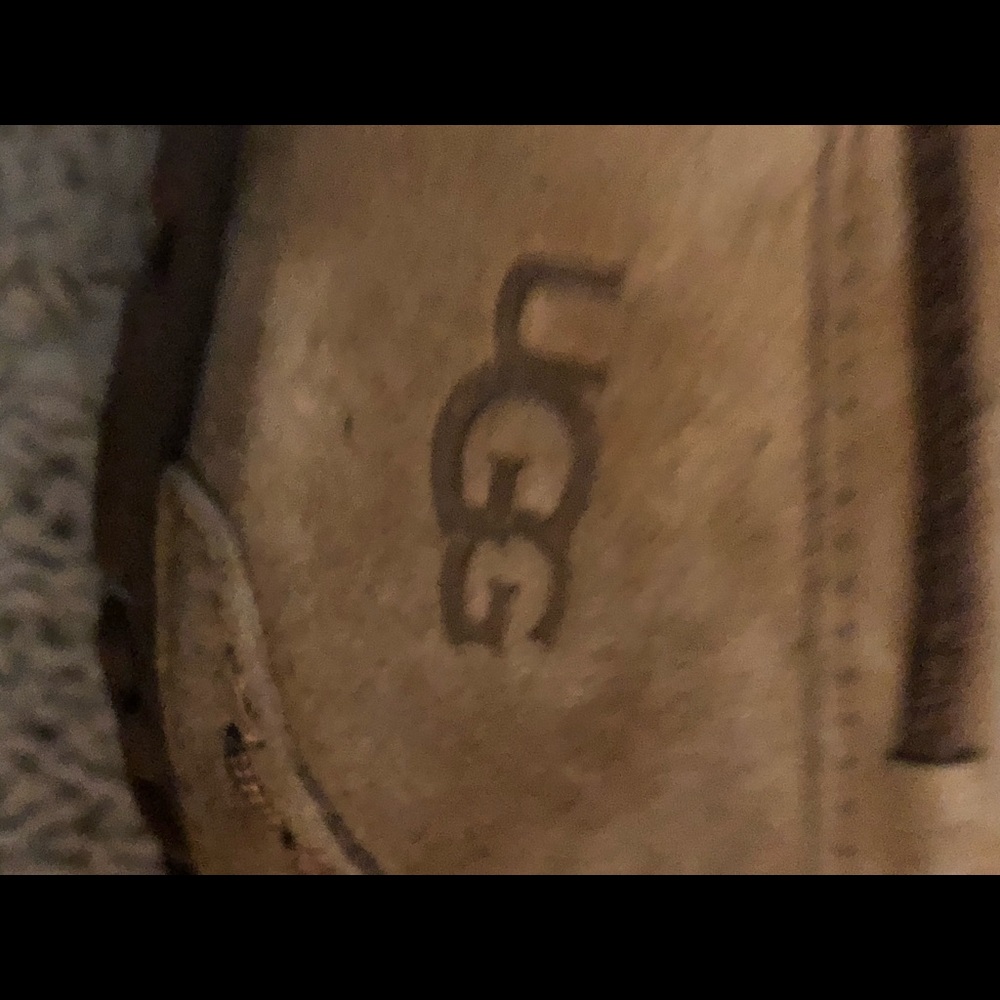 New UGG Dakota water resistant slipper - Picture 10 of 11